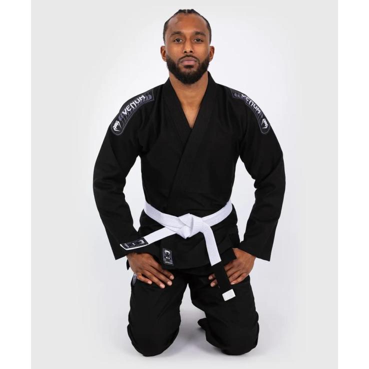 BJJ Venum Gi First Kimono – Schwarz + weißer Gürtel inklusive