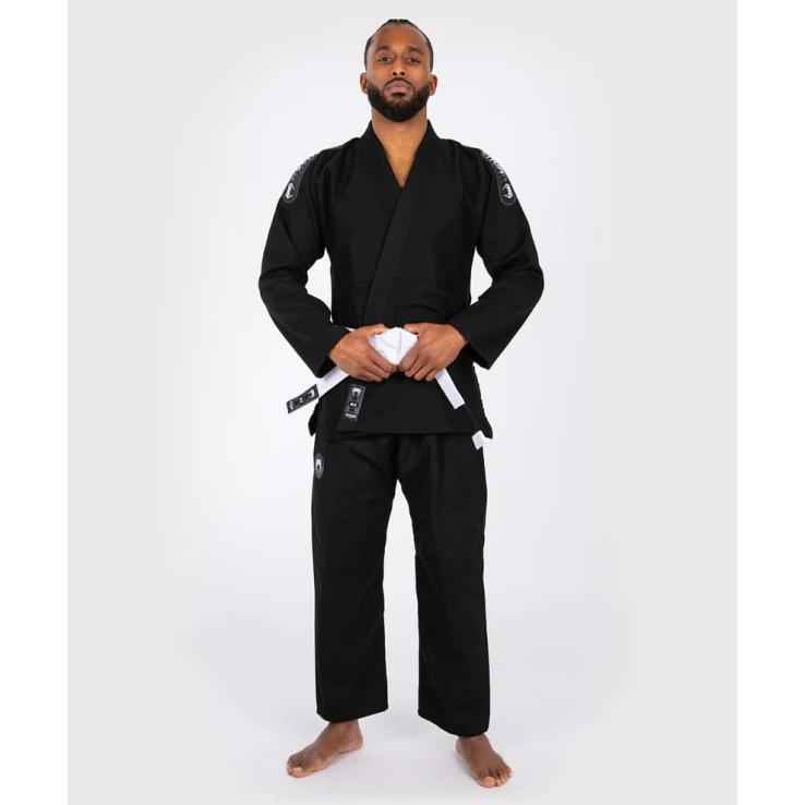 BJJ Venum Gi First Kimono – Schwarz + weißer Gürtel inklusive